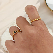 Minimalistischer Ring mit organischem Design