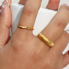 Minimalistischer Ring mit organischem Design