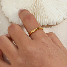 Minimalistischer Ring mit organischem Design